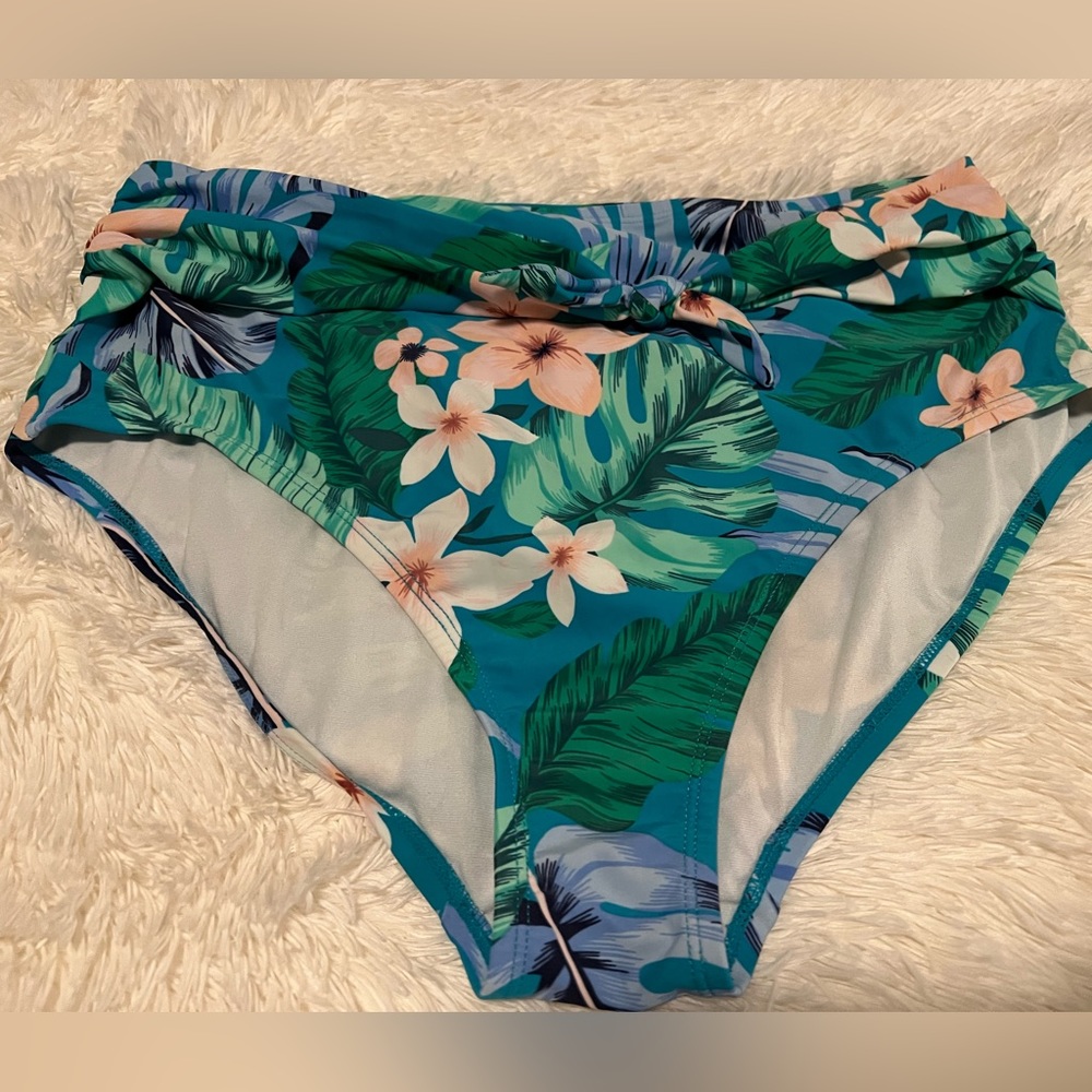 ☀️☀️NWOT bikini bottoms☀️☀️